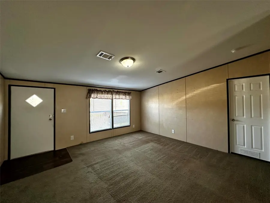 190 E Austin Avenue, Onalaska, TX 77360 - #2