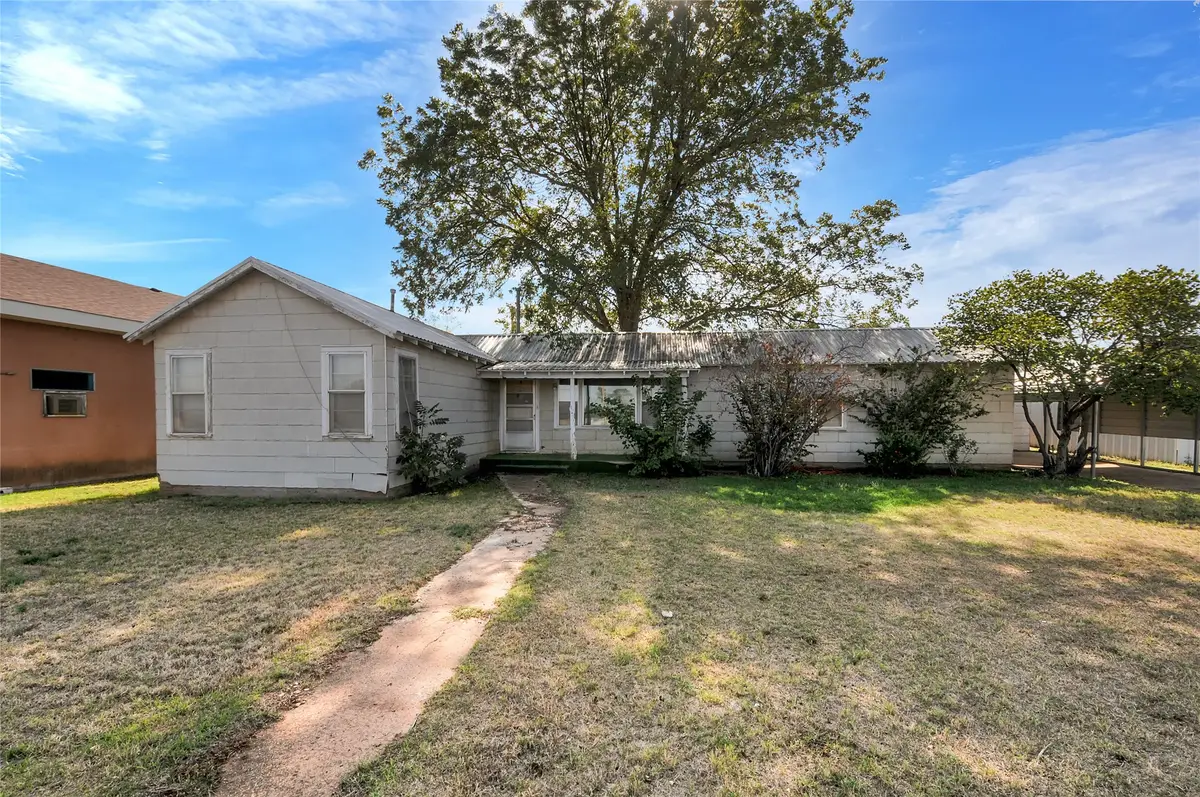 302 3rd Street, Bovina, TX 79009 - #1