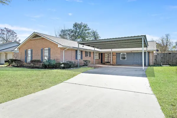 5755 Sul Ross Ln, Beaumont, TX 77706