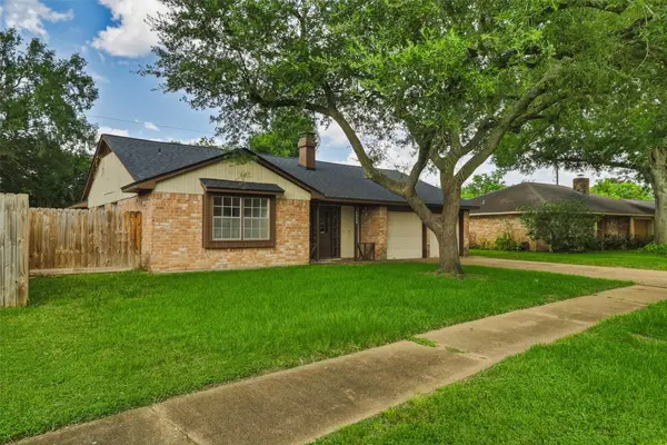 5006 Whispering Falls Drive, Houston, TX 77084