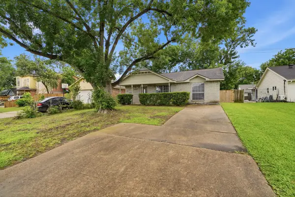 3015 Lightstar Drive, Houston, TX 77045