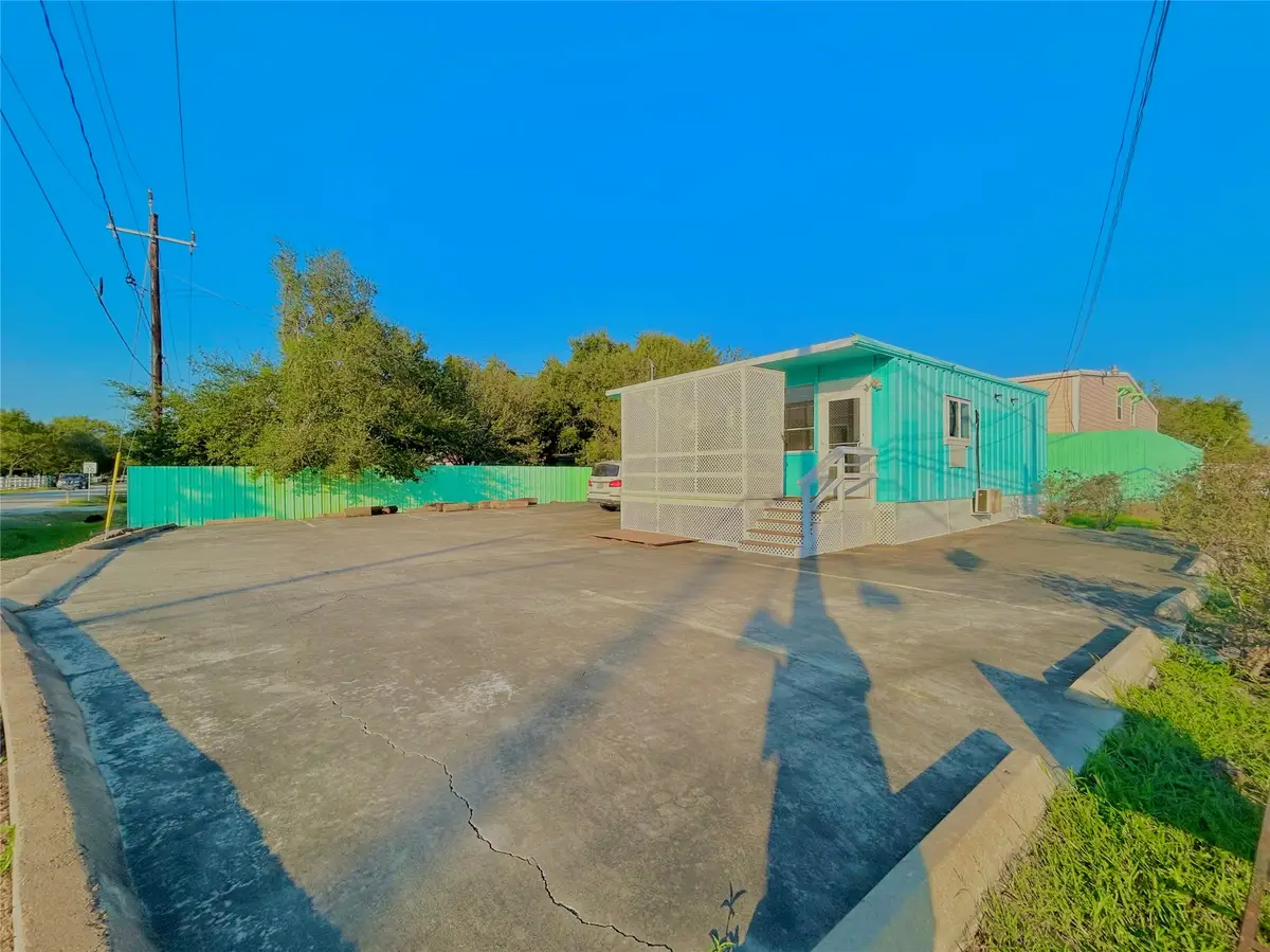 927 27th Street, San Leon, TX 77539 - #1