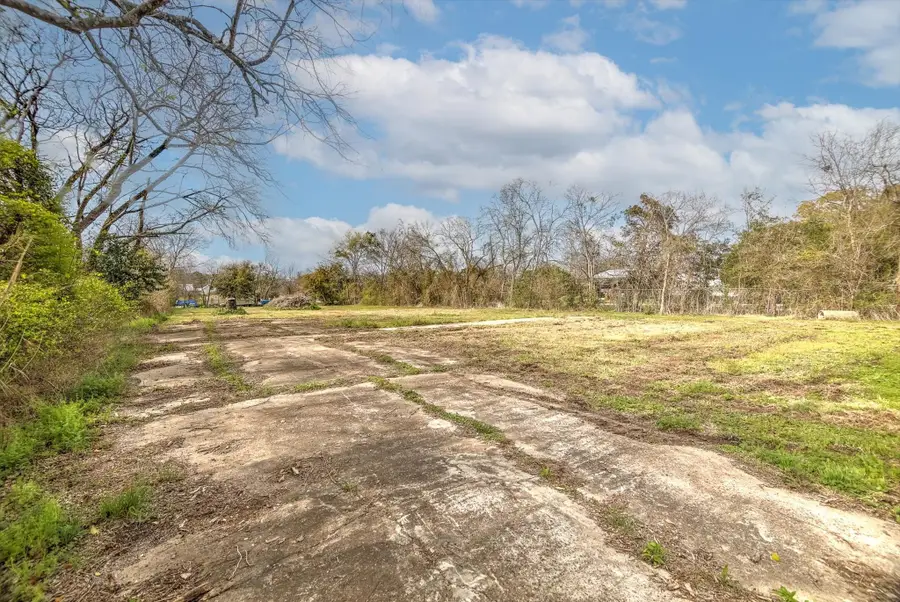 301 Oakland Street, Baytown, TX 77520 - #3