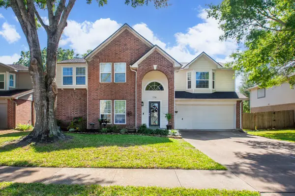 1714 Oak Valley Drive, Kemah, TX 77565