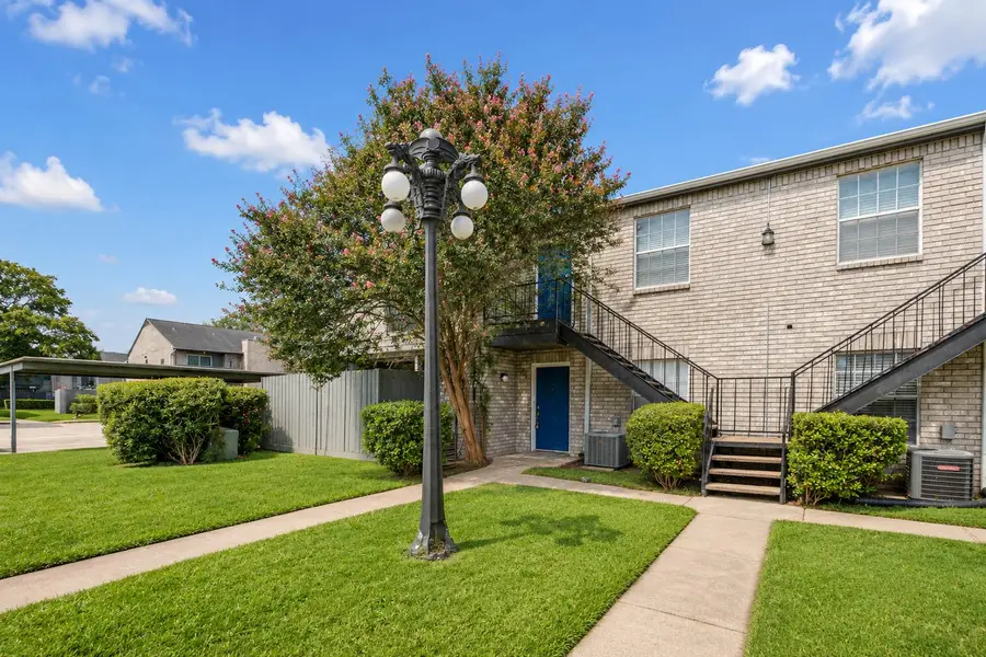 9700 Leawood Boulevard #201, Houston, TX 77099 - #2