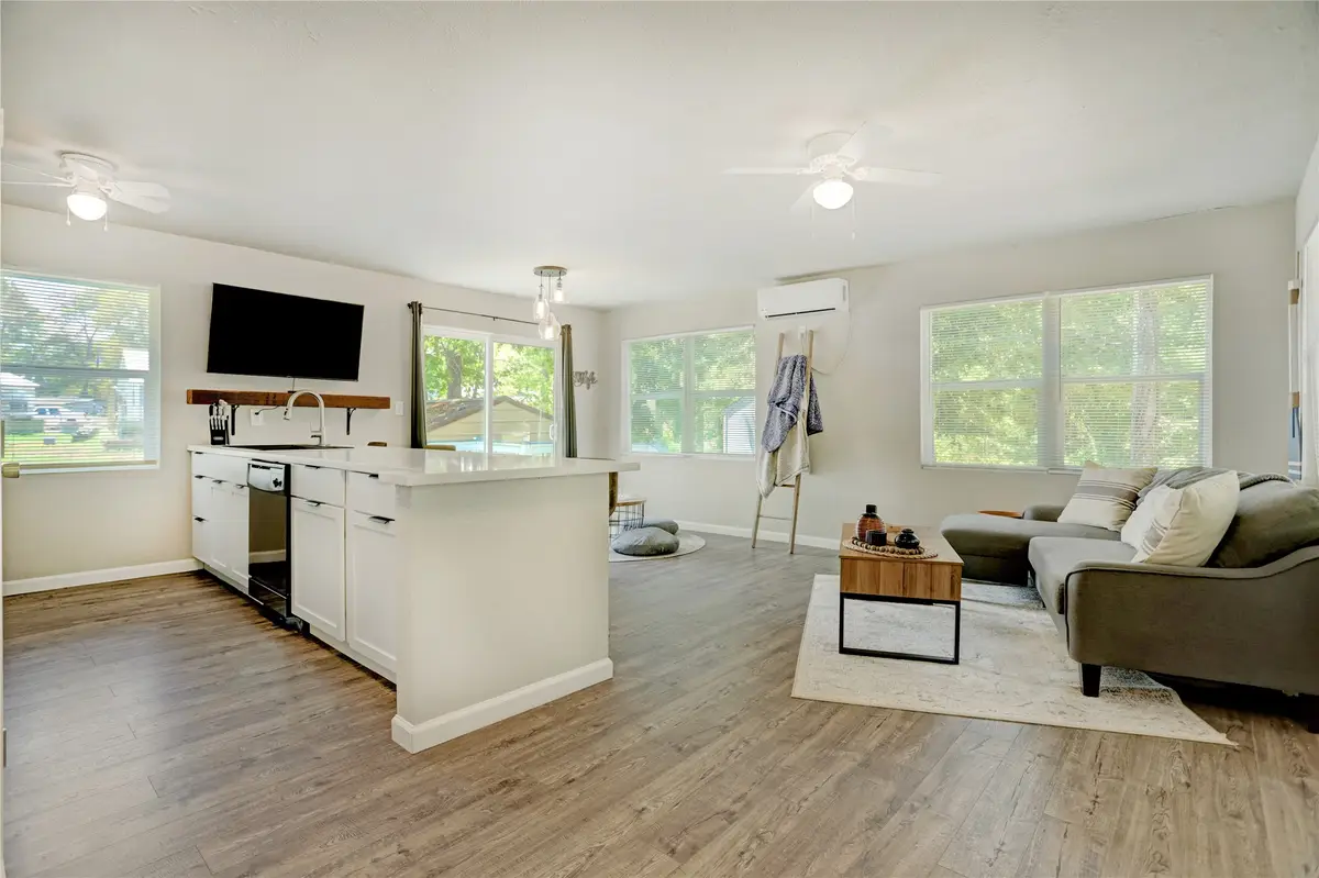 261 Commodore Drive, Livingston, TX 77351 - #1