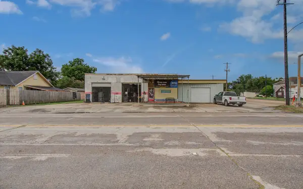 1701 Lee Drive, Baytown, TX 77520