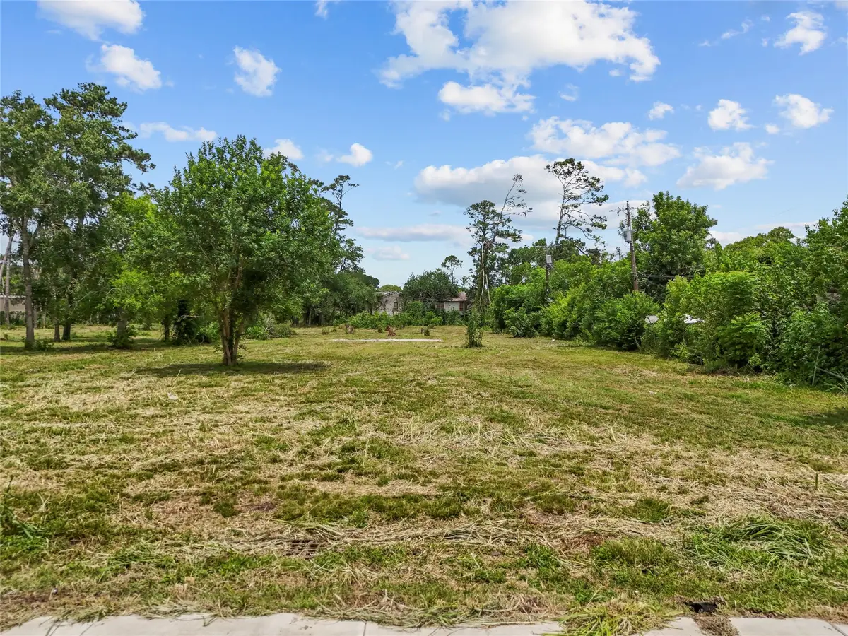 501 Fm 517 Rd E, Dickinson, TX 77539 - #1