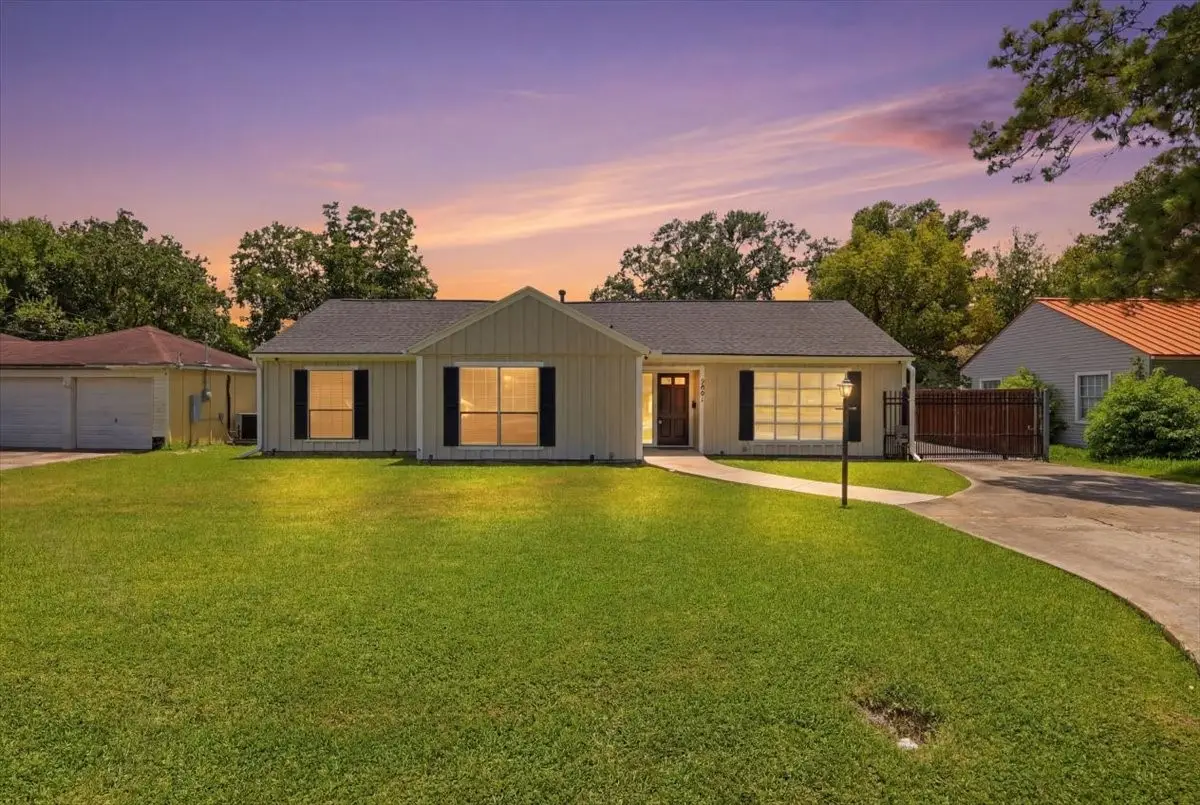 2801 Berry Avenue, Groves, TX 77619 - #1