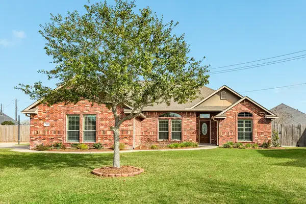 59 Cinnamon Court, Lake Jackson, TX 77566