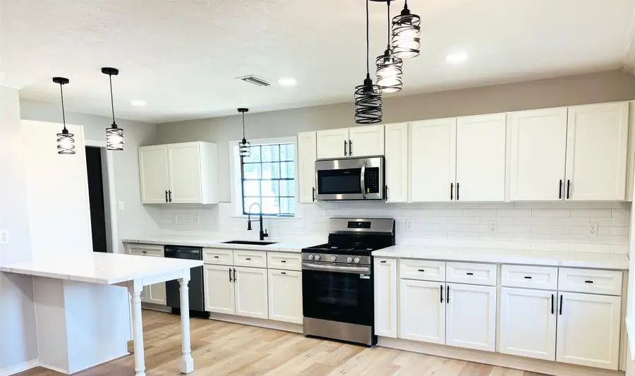 1803 S Park Street, Brenham, TX 77833 - #3