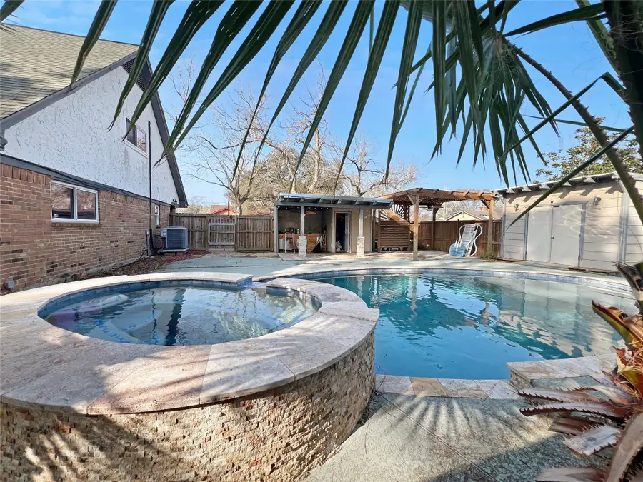 4308 Meadow Glenn Drive, Dickinson, TX 77539 - #3