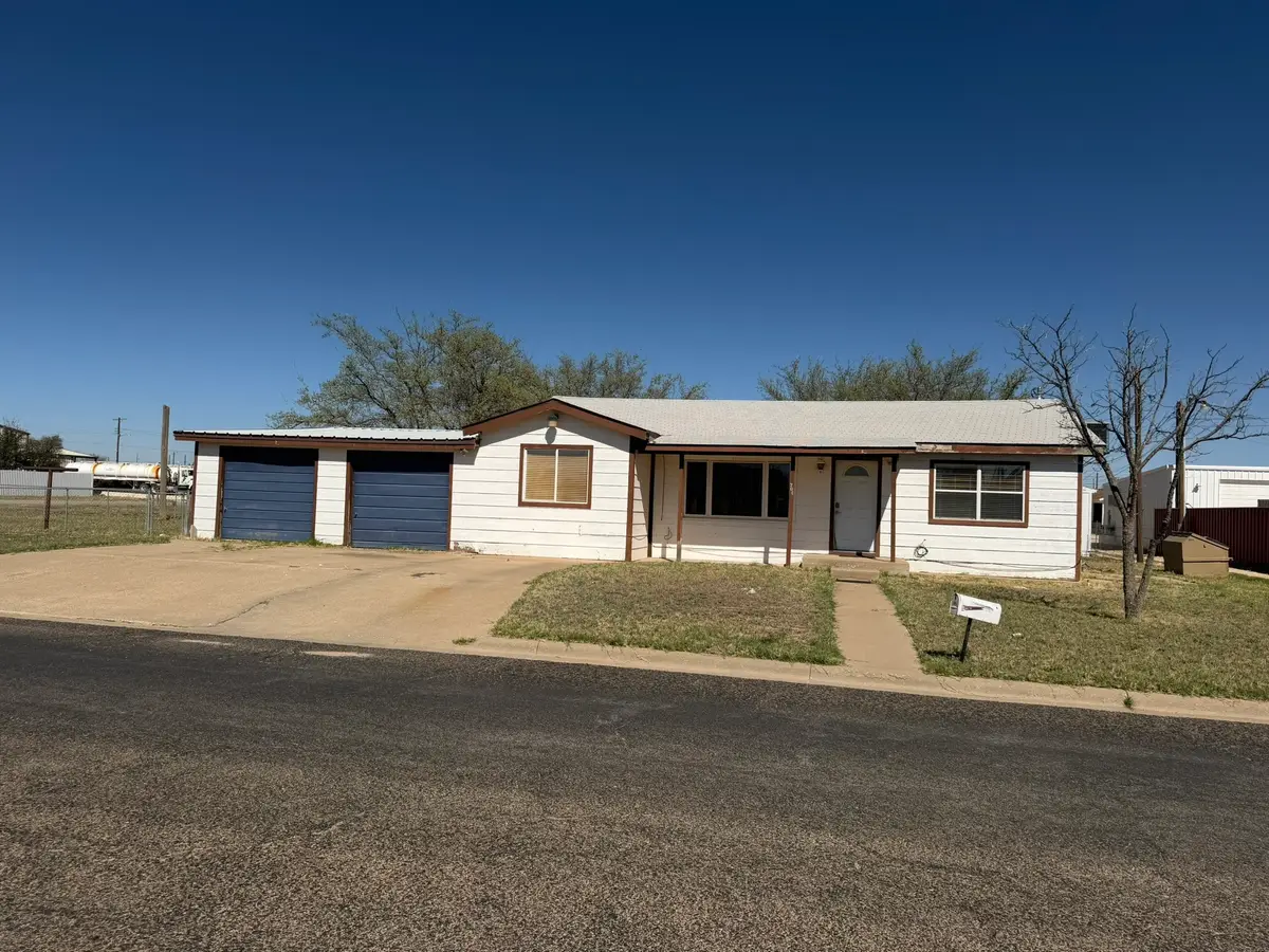 704 SW Avenue A, Andrews, TX 79714 - #1