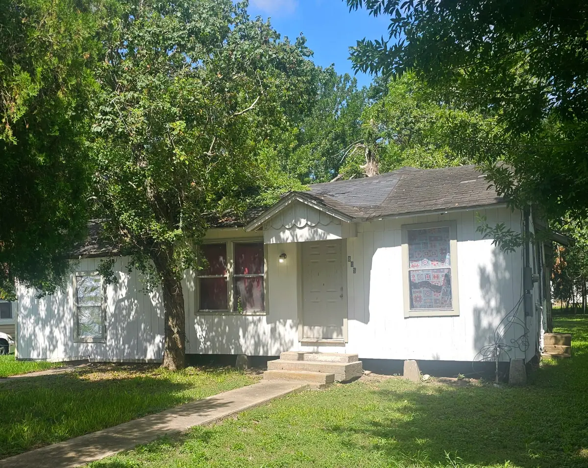 805 Texas Street, Wharton, TX 77488 - #1