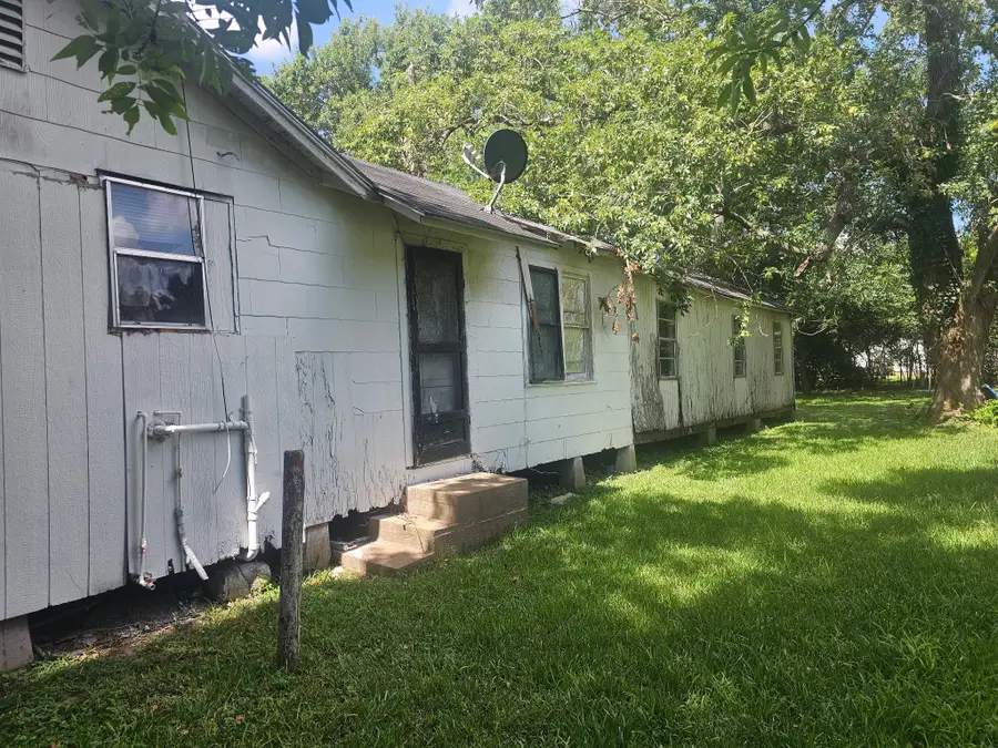 805 Texas Street, Wharton, TX 77488 - #3