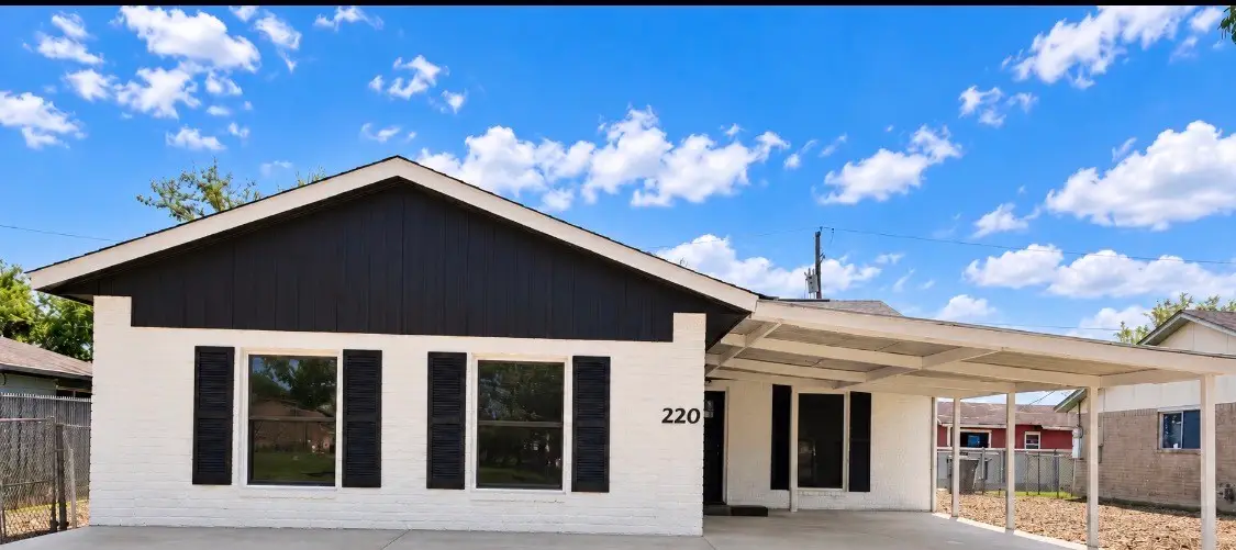 220 Austin St, Angleton, TX 77515 - #1