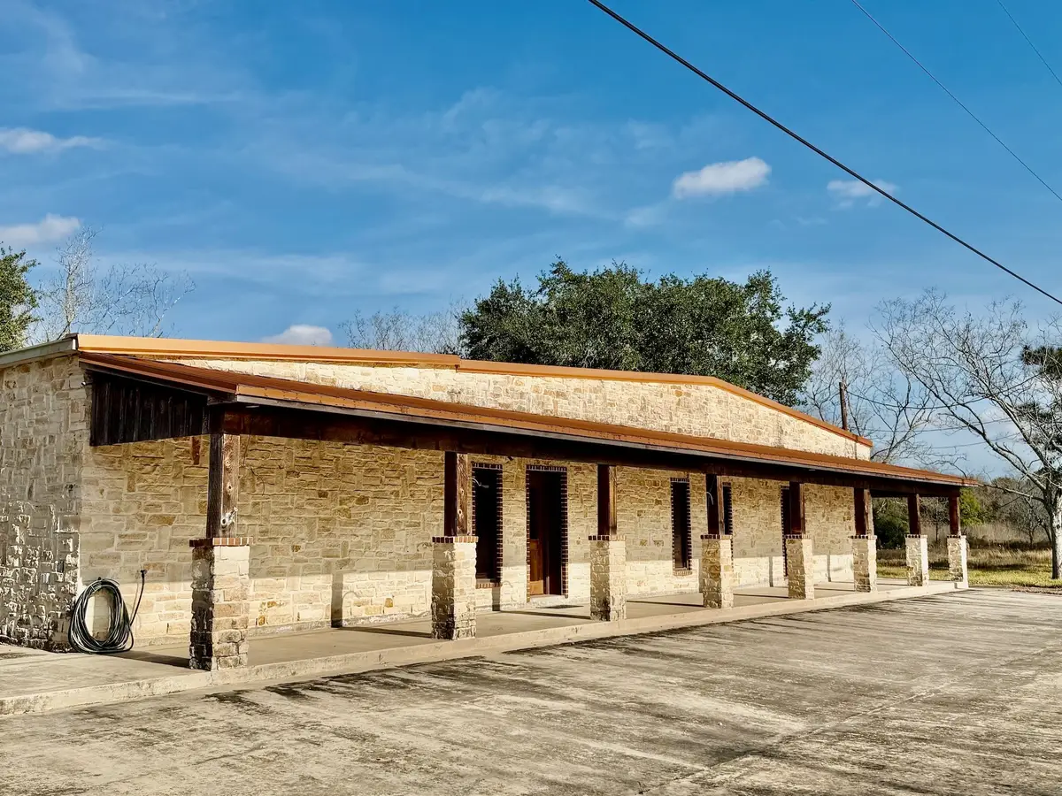 851 County Road 149, Alvin, TX 77511 - #1
