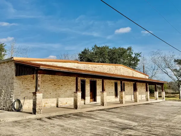 851 County Road 149, Alvin, TX 77511