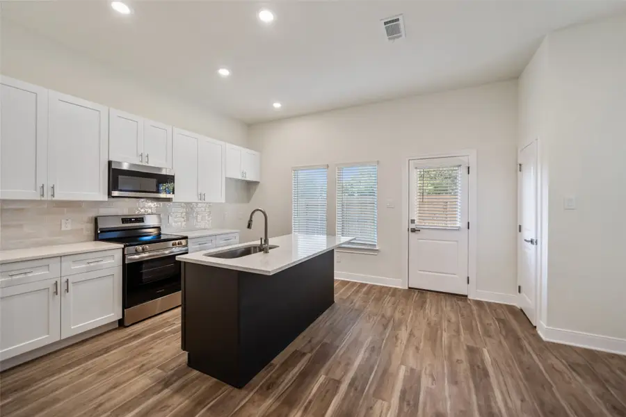 408 W Marlin St, Willis, TX 77378 - #3