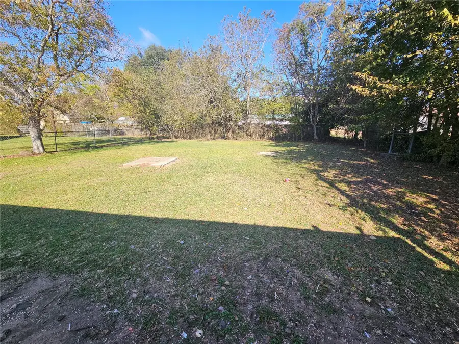 1305 Stowell Street, Anahuac, TX 77514 - #3