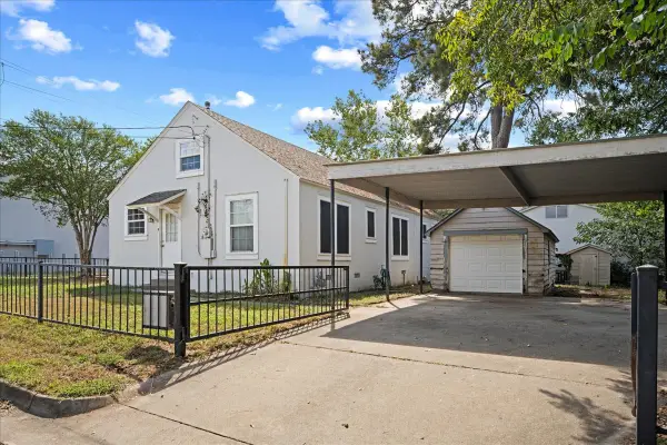 206 S Monroe Street, La Grange, TX 78945