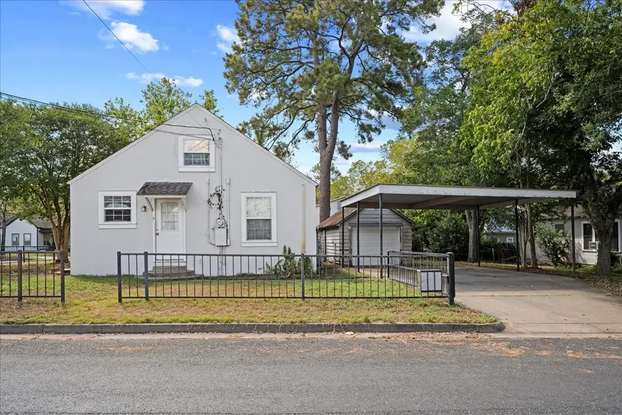 206 S Monroe Street, La Grange, TX 78945 - #3