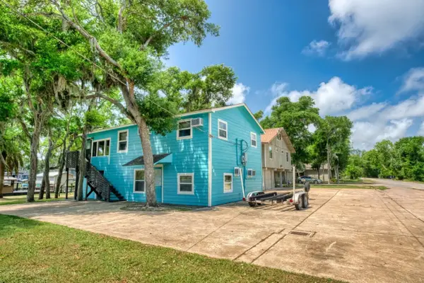 1491 Private Road 652, Sargent, TX 77414