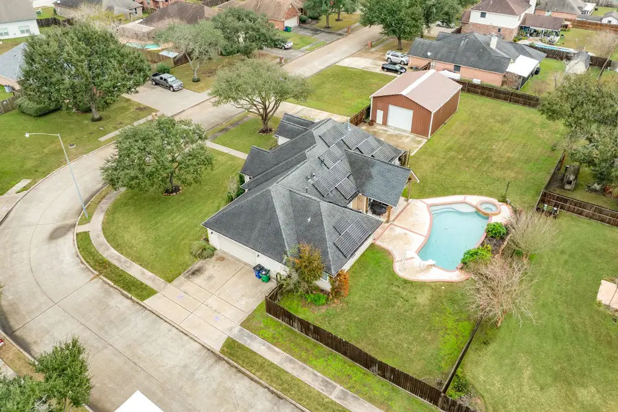 900 N Belle St, Angleton, TX 77515 - #3