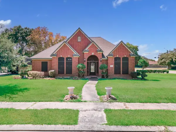 101 Pintail Drive, Clute, TX 77531