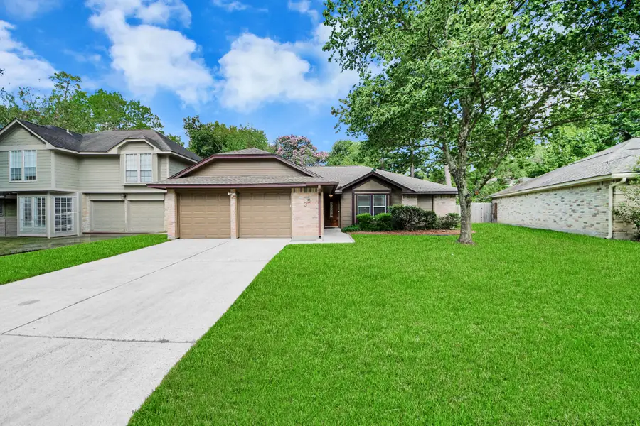 35 N Morningwood Court, The Woodlands, TX 77380 - #2