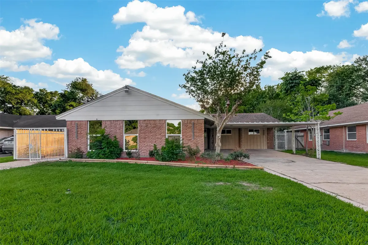 11206 Huggins Drive, Houston, TX 77035 - #1