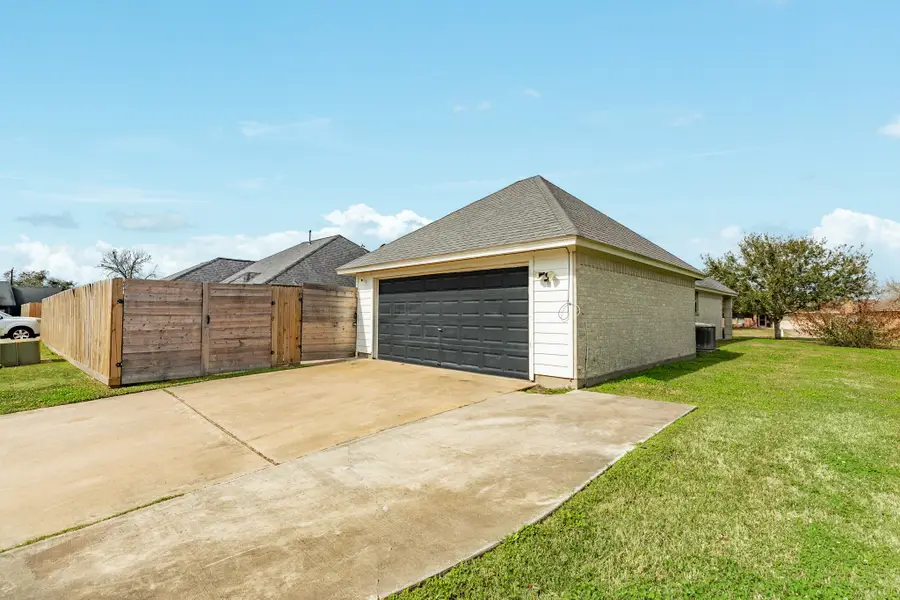 155 Silverbell Circle, Lake Jackson, TX 77566 - #3