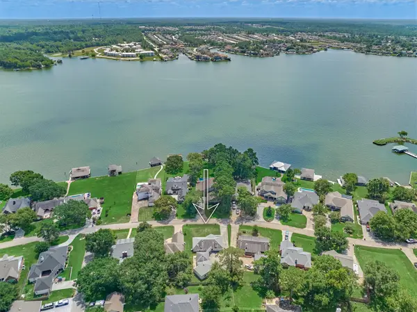 9749 E Shore Drive, Willis, TX 77318