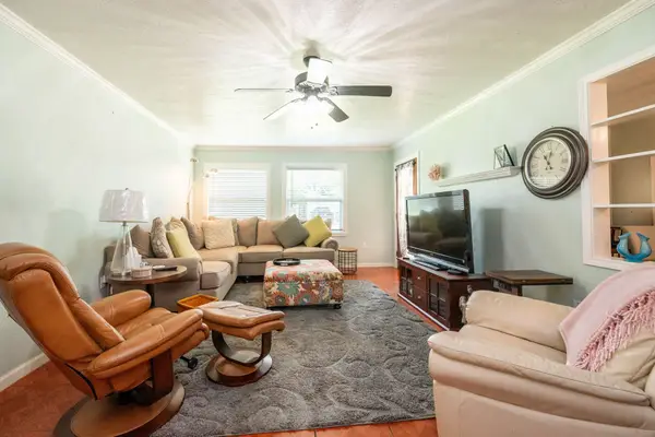 104 Bonita Avenue, Galveston, TX 77550
