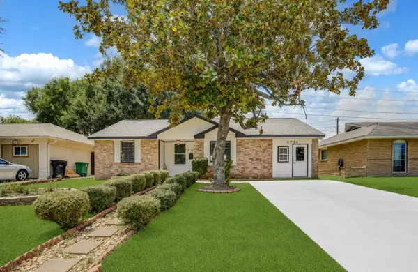 8714 Amblewood Drive, Houston, TX 77099