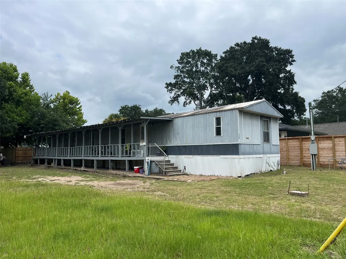 410 Travis, Richmond, TX 77469 - #1