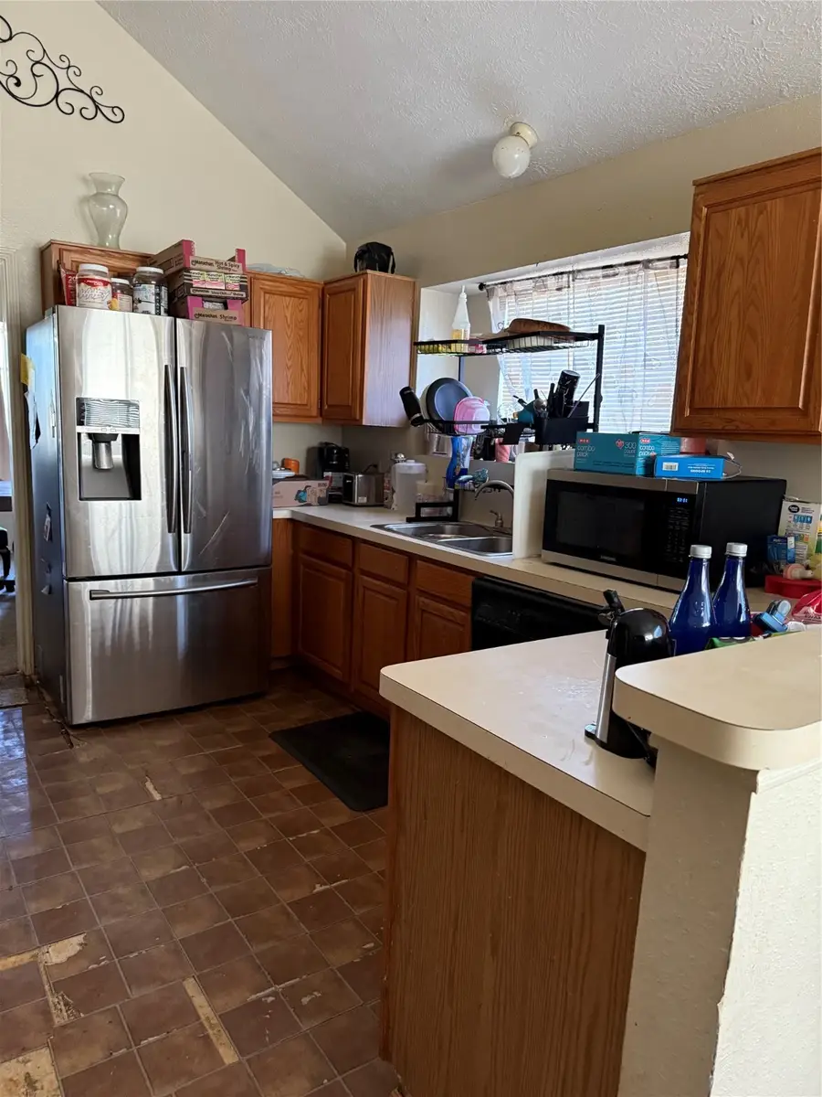 110 Almond Drive, Lake Jackson, TX 77566 - Image #3