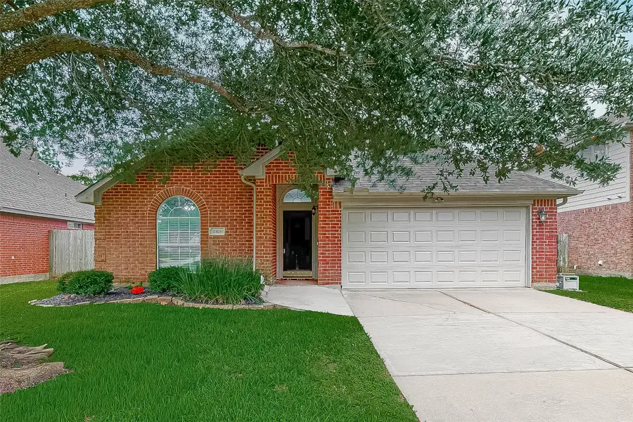 1303 S Teal Estates Circle, Fresno, TX 77545 - #2