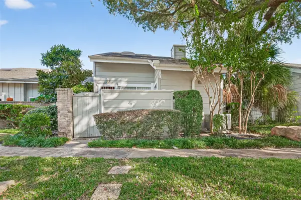 13040 Greenway Chase Court #3040, Houston, TX 77072