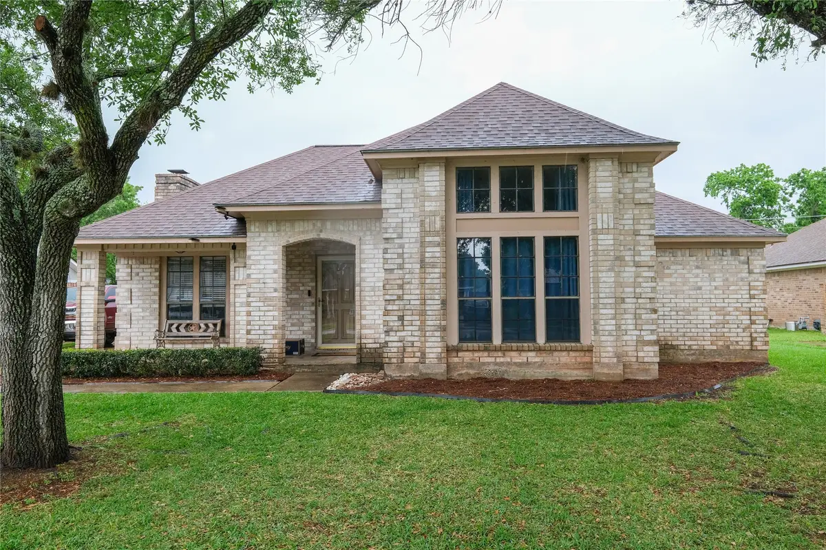 316 Raintree Lane, Lake Jackson, TX 77566 - #1