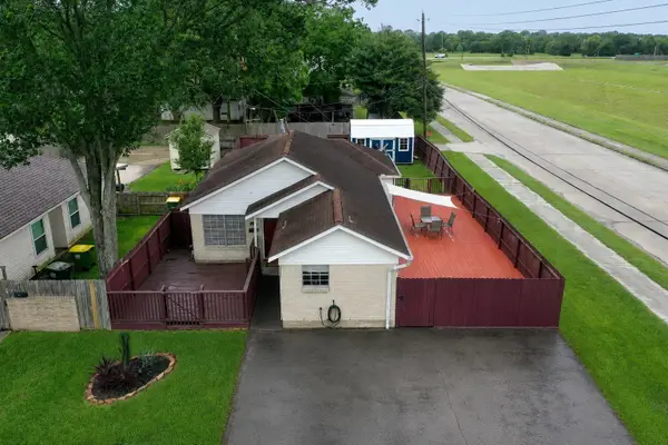2102 N Pearland Avenue, Pearland, TX 77581