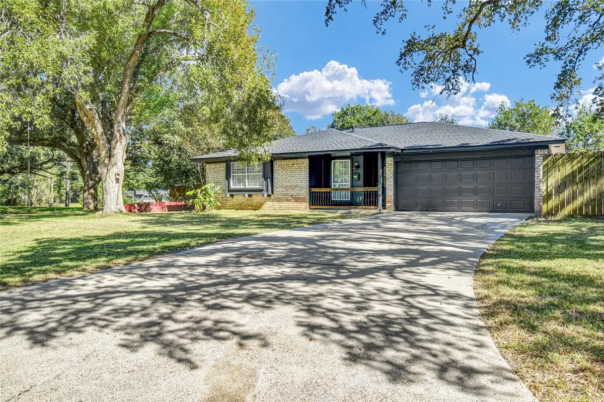 108 Crestview Drive, Hitchcock, TX 77563 - #1