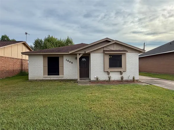 1405 N Avenue M, Freeport, TX 77541