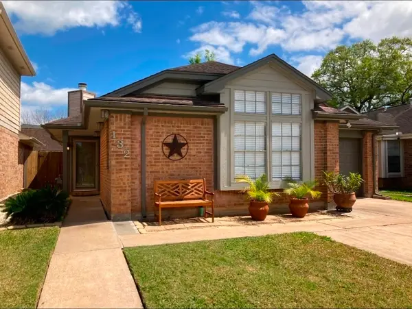 132 Cotton Drive, Lake Jackson, TX 77566