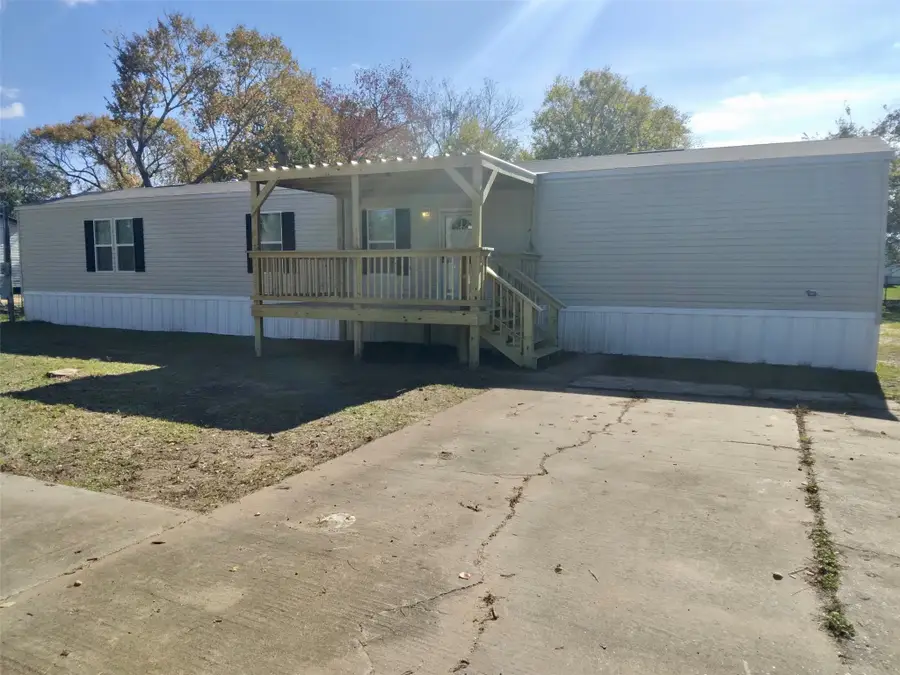 138 Dutch Lake Court, Oyster Creek, TX 77541 - Image #2