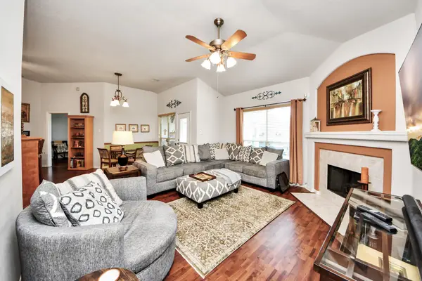 9818 Lynette Falls Drive, Houston, TX 77095