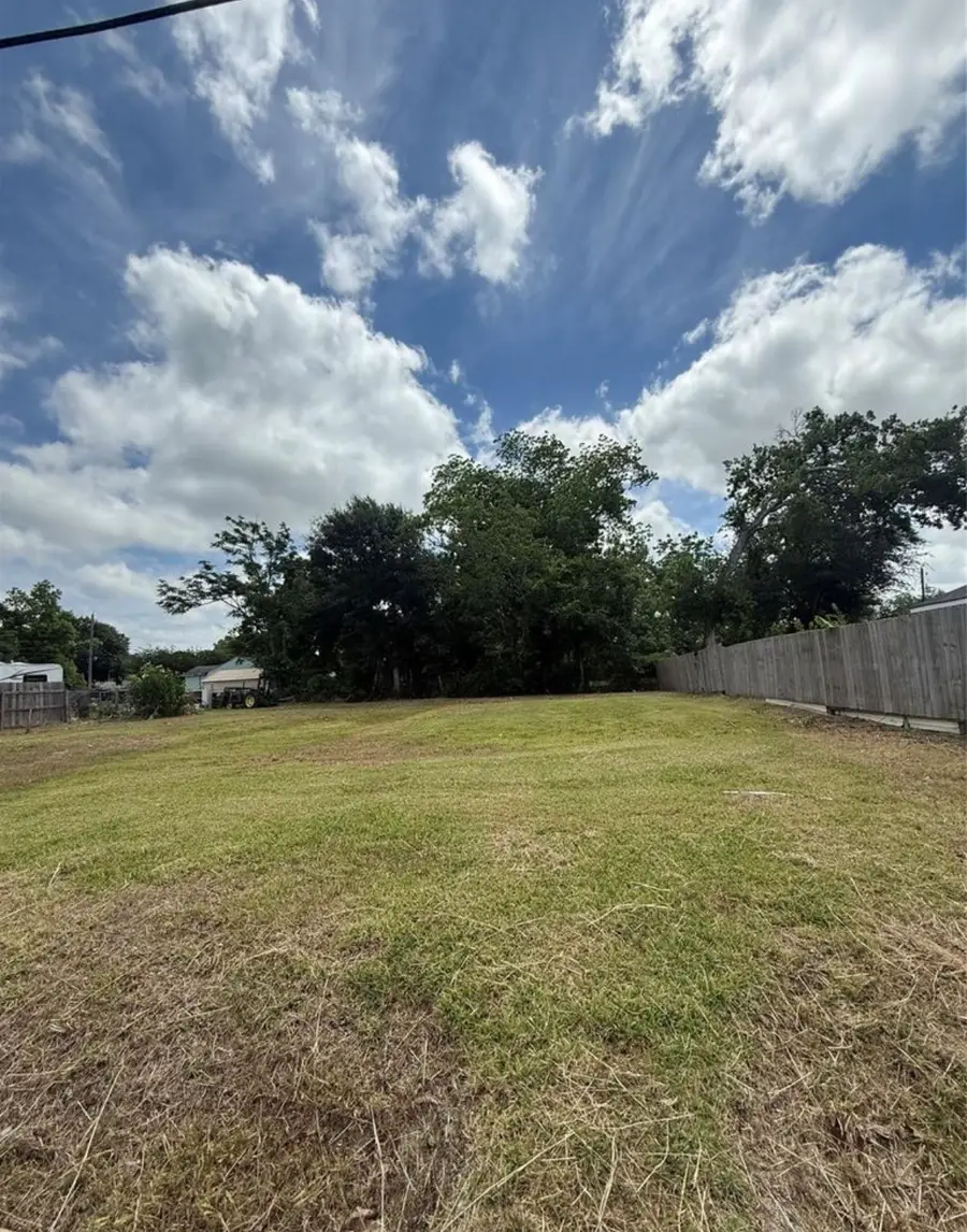 106 S Washington Street, Texas City, TX 77591 - #2