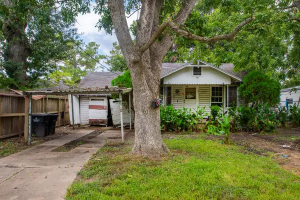 1720 W Sidnor Street, Alvin, TX 77511