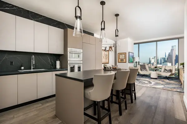 1711 Allen Parkway #1905, Houston, TX 77019