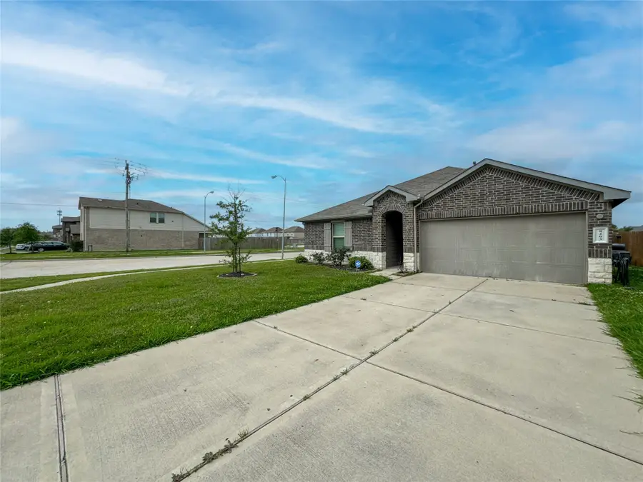 8203 Tamarind Lane, Baytown, TX 77521 - #2